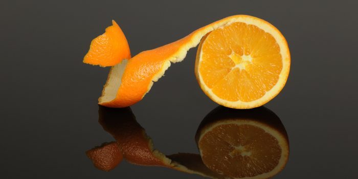 6 vērtīgākās apelsīnu mizu īpašības; starojošai sejas ādai un baltiem zobiem!